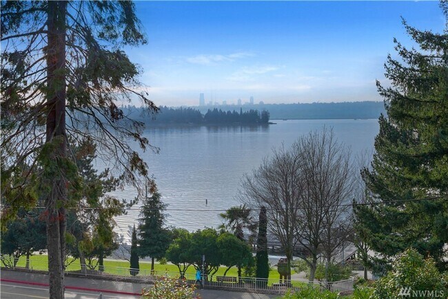 Foto del edificio - Stunning 2 Bed 2 Bath View Condo in Downto...