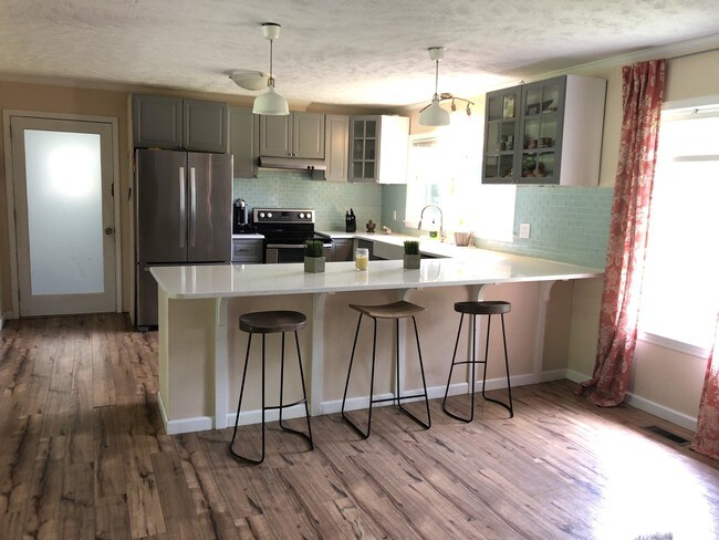 Building Photo - 3279 Lakebay Rd