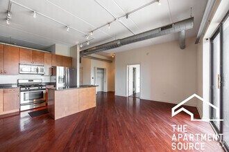 Building Photo - 3125 W Fullerton Ave