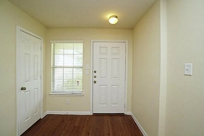 Foto del edificio - 882 Sun Prairie Dr