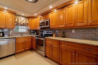 Building Photo - 820 S Hollybrook Dr