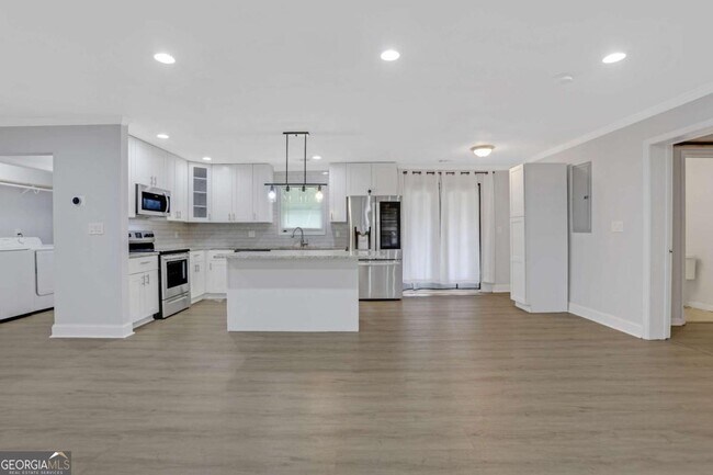 Building Photo - 3436 Pinehill Dr