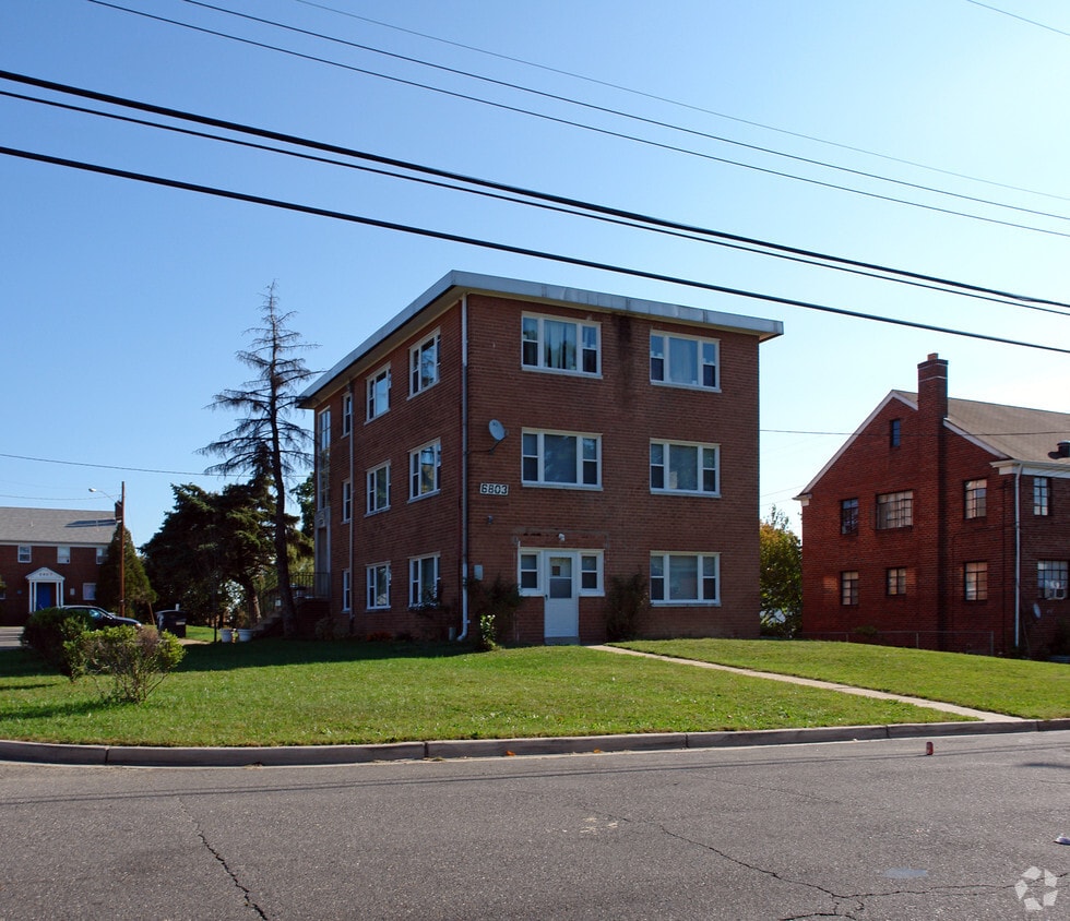 Building Photo - 6803 Red Top Rd