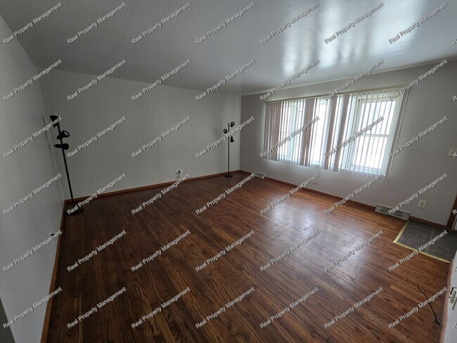 Foto del edificio - Three Bedroom Ranch w/ Oversized Garage