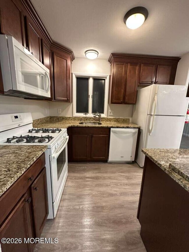 Foto del edificio - 24 Cedar Hill Ln