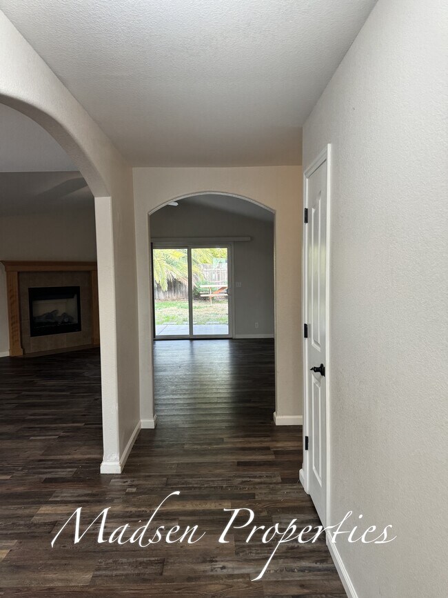Building Photo - 35 Avenida Brisa Ct
