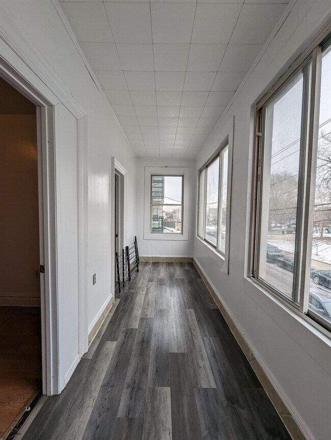 Building Photo - 207 Winfield Ave