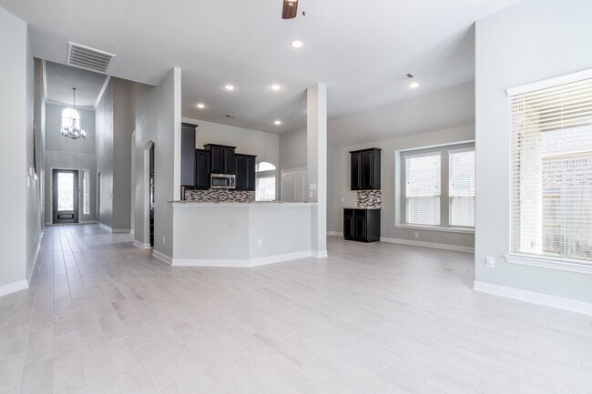 Building Photo - 204 Upland Dr