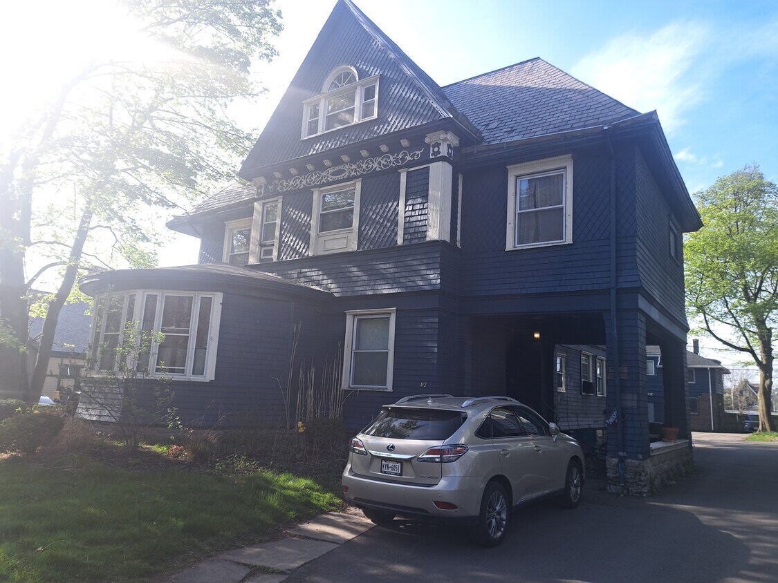 Foto del edificio - 107 Hodge Ave