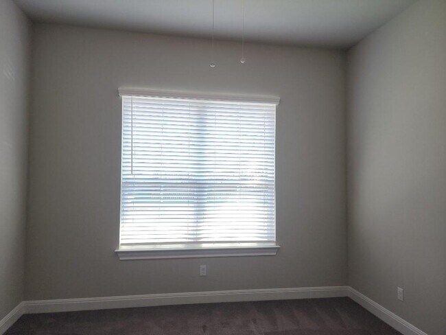 Building Photo - 3750 E Palm Valley Blvd