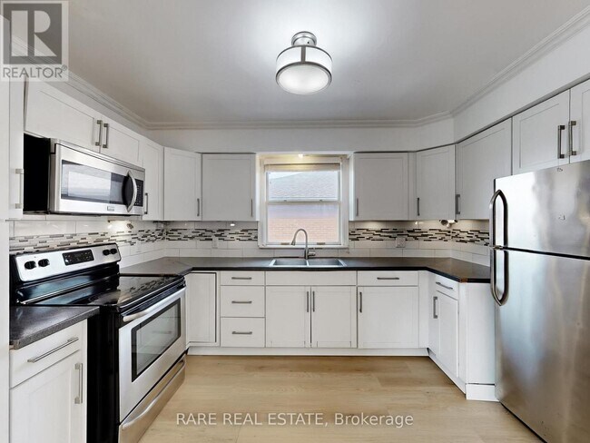 Photo du bâtiment - 359 E 42nd St