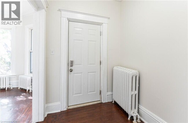 Photo du bâtiment - 87 Gage Ave S