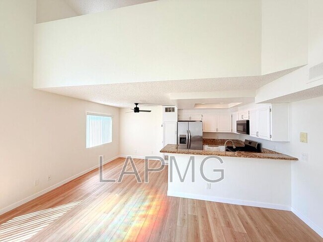 Foto del edificio - 5233 Cartwright Ave