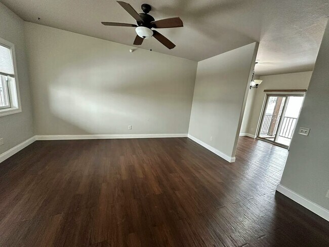 Building Photo - 1111 Anamosa St