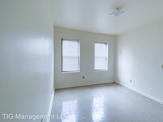 Foto del edificio - 971-973 Blue Hill Avenue