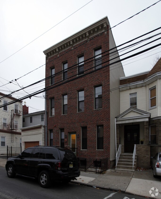 Foto del edificio - 158 Sherman Ave