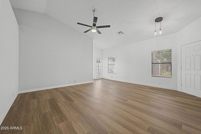 Foto del edificio - 8868 W Laurel Ln