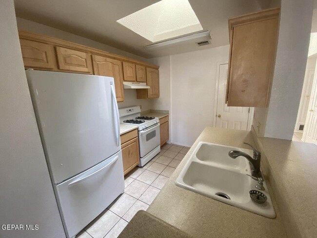 Building Photo - 12601 Meadow Gate Dr