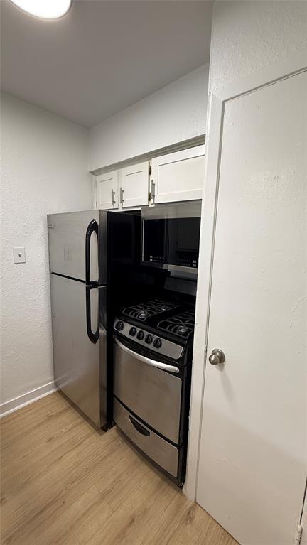 Foto del edificio - 2401 Manor Rd