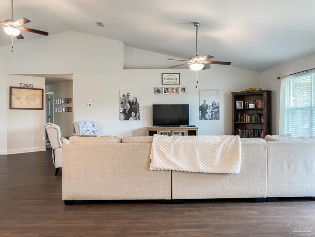 Foto del edificio - 5674 Midfielder Dr