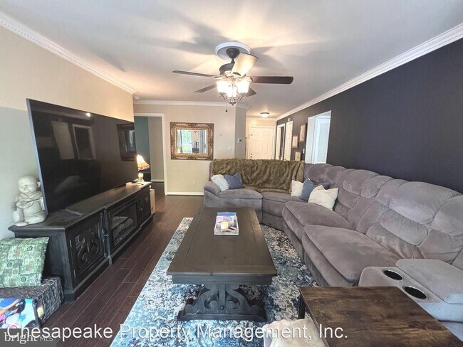 Building Photo - 2 br, 2 bath House - 4407 Silverbrook Lane...