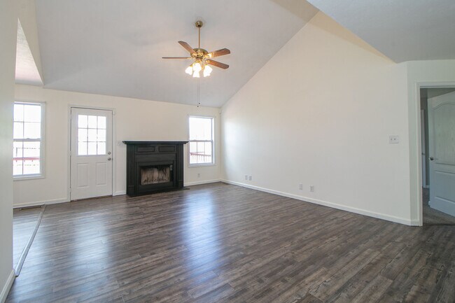 Foto del edificio - 1325 Meredith Way