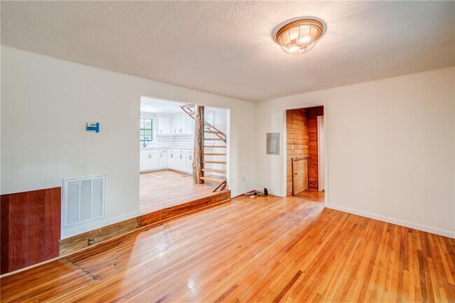 Building Photo - 5574 Hardscrabble Rd