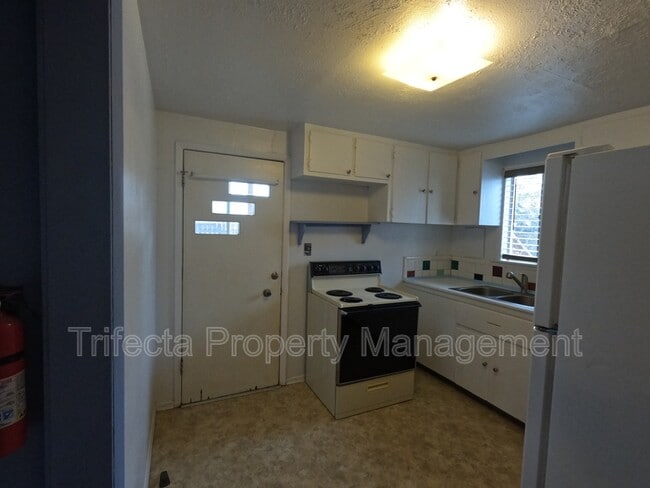 Building Photo - 417 N Hollywood St