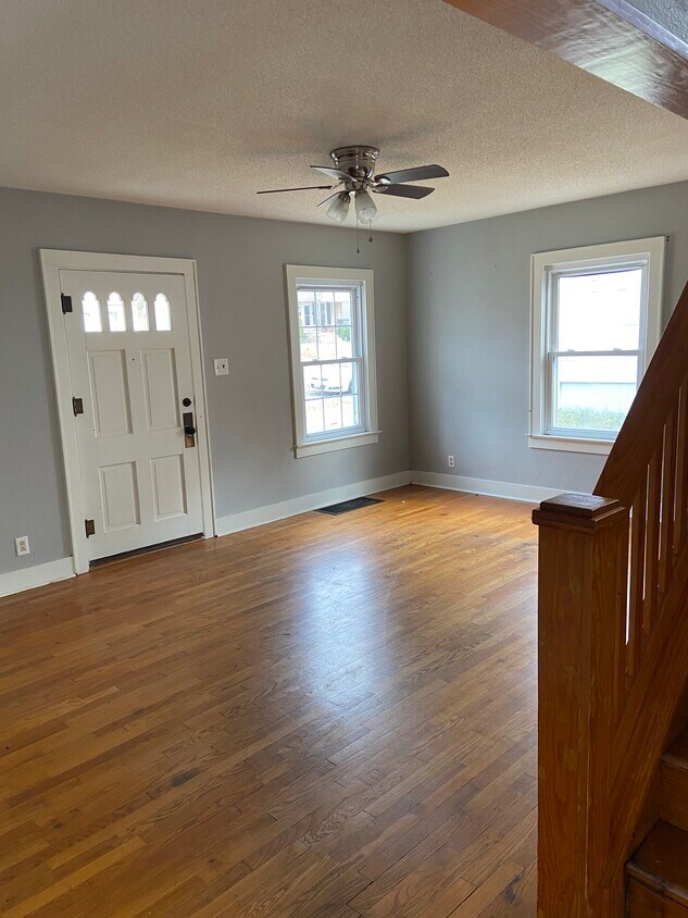Spacious Living area - 1747 Whitener St