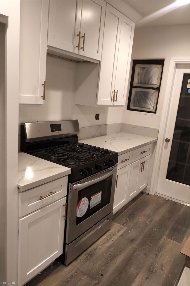 Building Photo - 3 br, 2 bath House - 1574 N Orange Grove A...