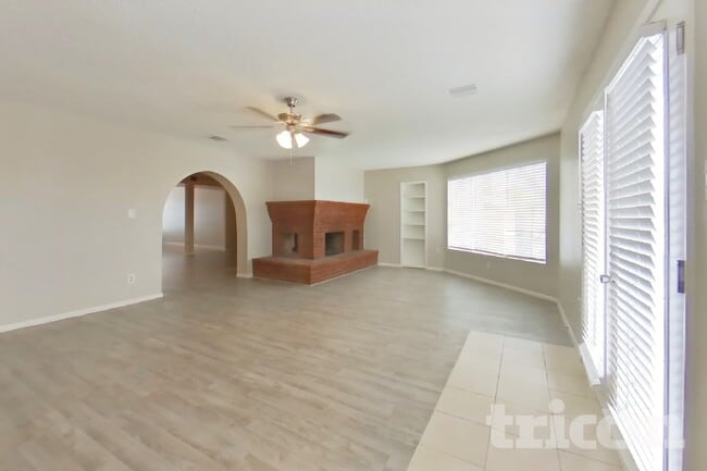Building Photo - 4832 N 87th Ln
