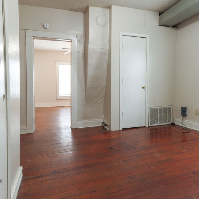 Building Photo - 1102 Pannell St