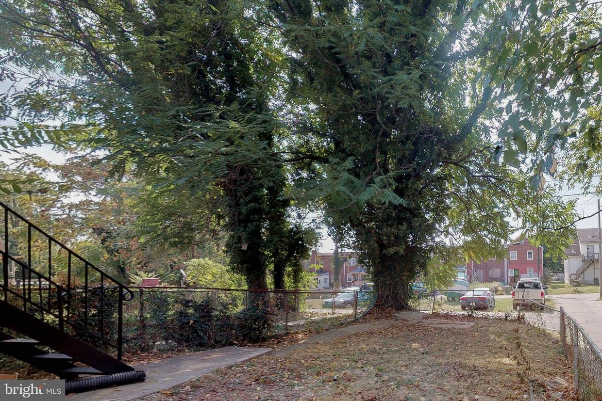 Primary Photo - 2927 Edgecombe Cir S