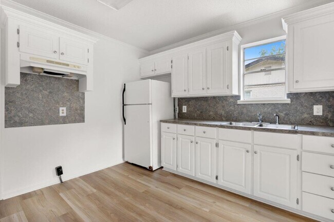 Building Photo - 610 Mcnabb St