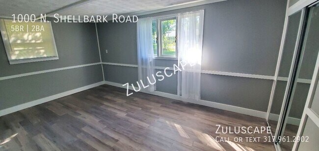 Foto del edificio - Large 5 bedroom/2 bath in Muncie