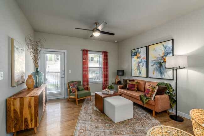 1BR, 1BA - 715SF - Living Room - Southton Apartments