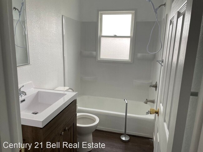 Building Photo - 3 br, 1.5 bath House - 2808 East 12th Street