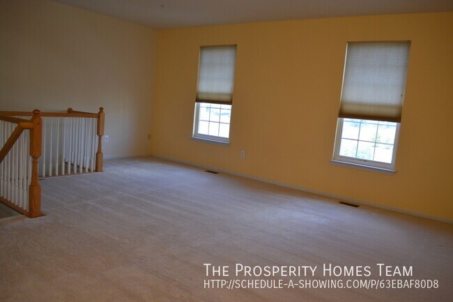 Foto del edificio - Lovely three story town home in River Oaks!