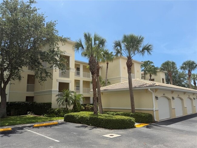 Building Photo - 600 Gardens Edge Dr