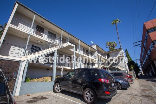 Foto del edificio - 1710 S Beverly Glen Blvd