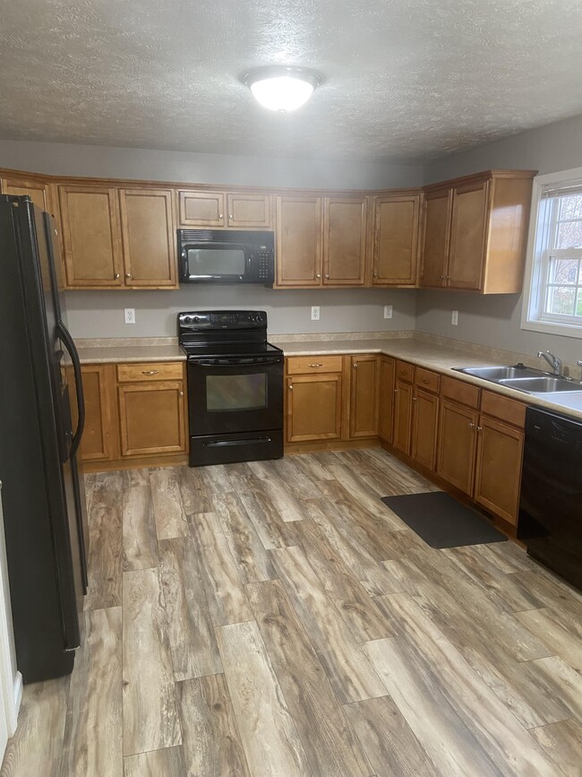 Building Photo - 3680 Fieldstone Dr