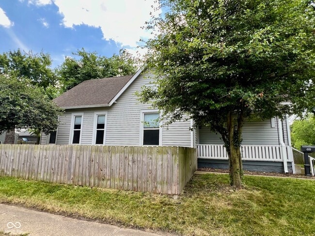 Building Photo - 853 N Temple Ave