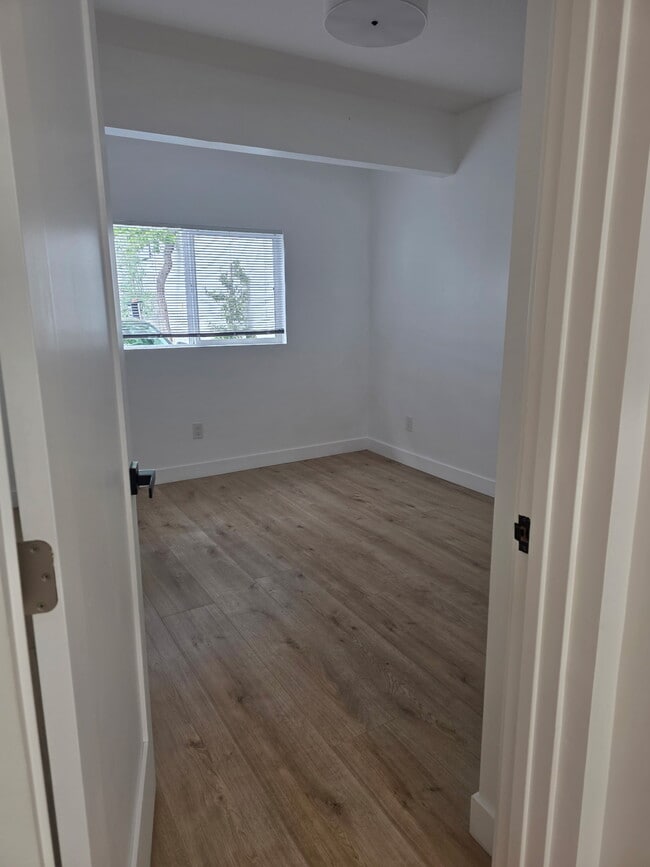 Building Photo - 1810 Verdugo Vista Dr