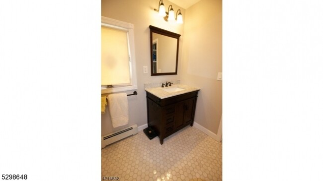 Building Photo - 19 Hillcrest Rd