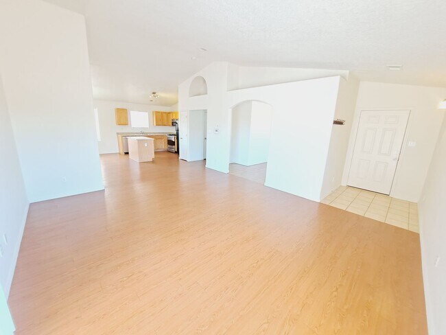 Foto del edificio - 3 bed 2 bath home in Huning Ranch! Move in Special!