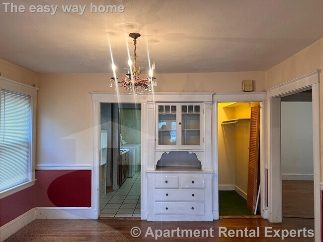 Building Photo - Tufts / Davis - Walk to T in 12 Minutes - ...