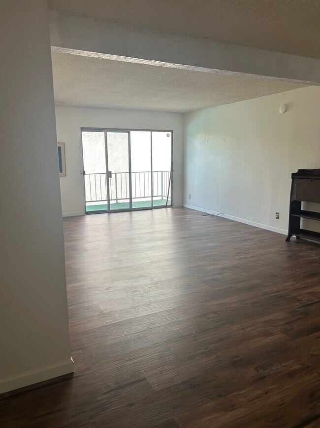 Foto del edificio - 5460 White Oak Ave