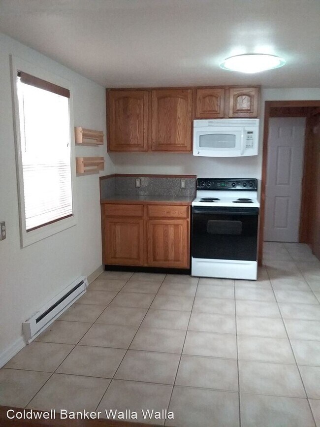 Building Photo - 2 br, 1 bath House - 1052 St. John St.