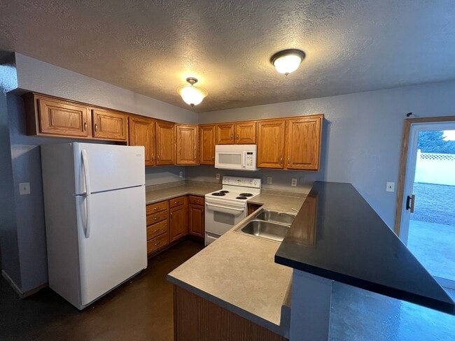 Building Photo - 1602 S Campbell Trail