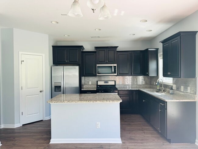 Kitchen - 8132 Ronda Dr